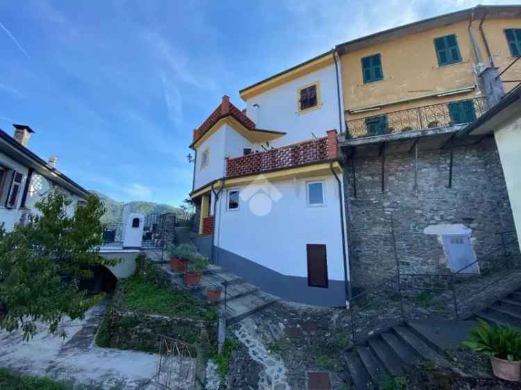 Terratetto plurifamiliare via Castello, Beverino