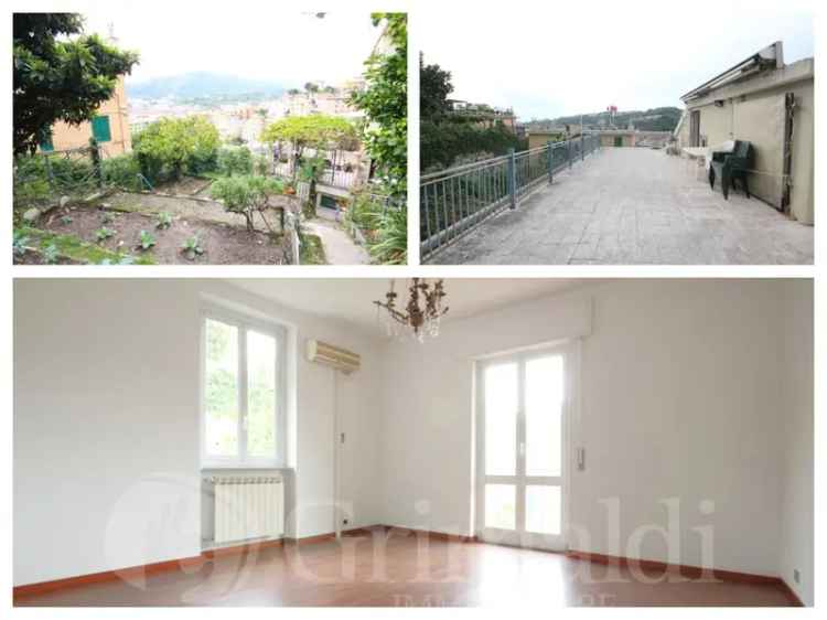 Appartamento in Mansueto, Genova, 5 locali, 1 bagno, giardino privato