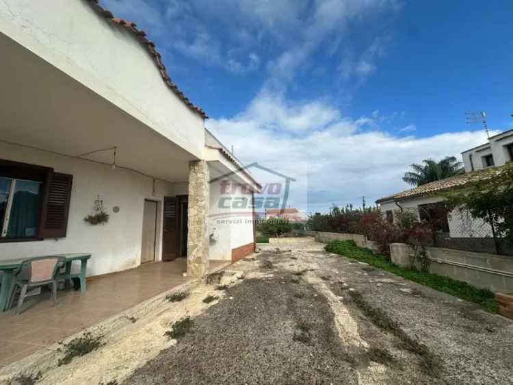 Villa bifamiliare via del Gabbiano 18, Carrozziere - Sacramento, Siracusa