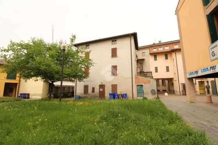 Terratetto plurifamiliare via della Libertà, Centro, Traversetolo