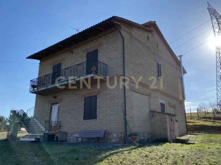 Villa in Vendita a Siena di 270 m² con 5 locali