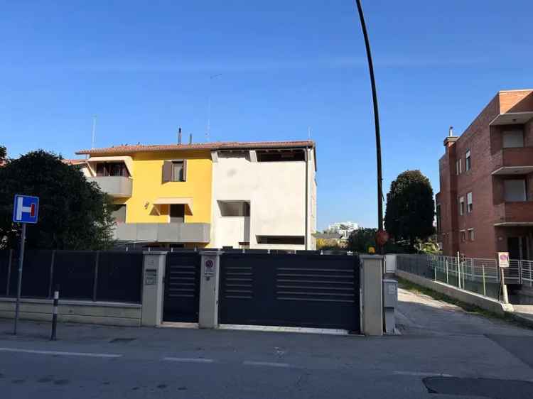 Villa a schiera d'angolo in vendita