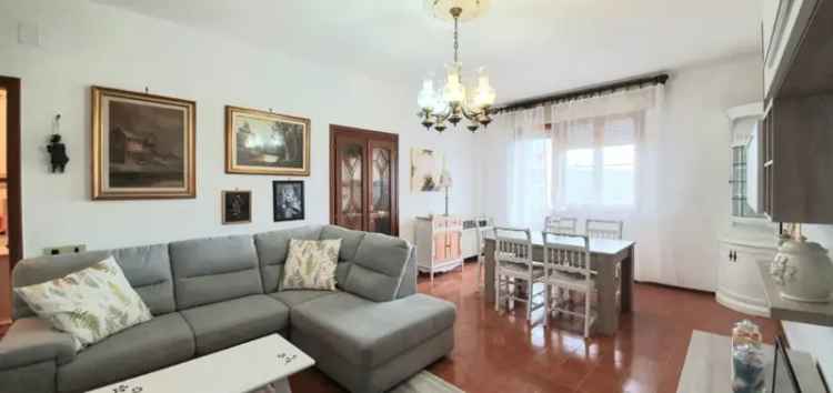 Appartamento in VIA ALLENDE, Follonica, 5 locali, 2 bagni, 100 m²