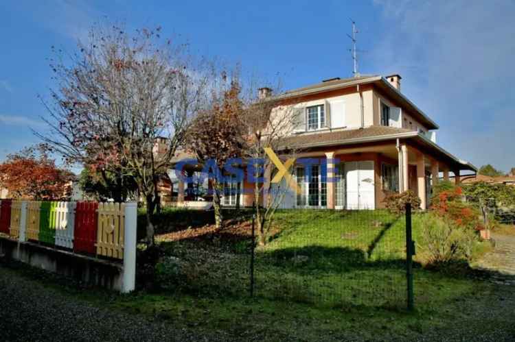 Villa in VIA GASPAROLI, Cassano Magnago, 5 locali, 4 bagni, con box