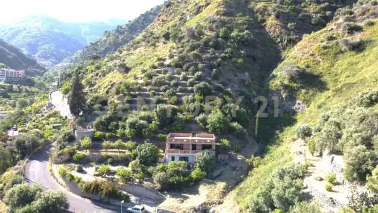 Villa singola in Strada Provinciale 21, Scaletta Zanclea, 8 locali