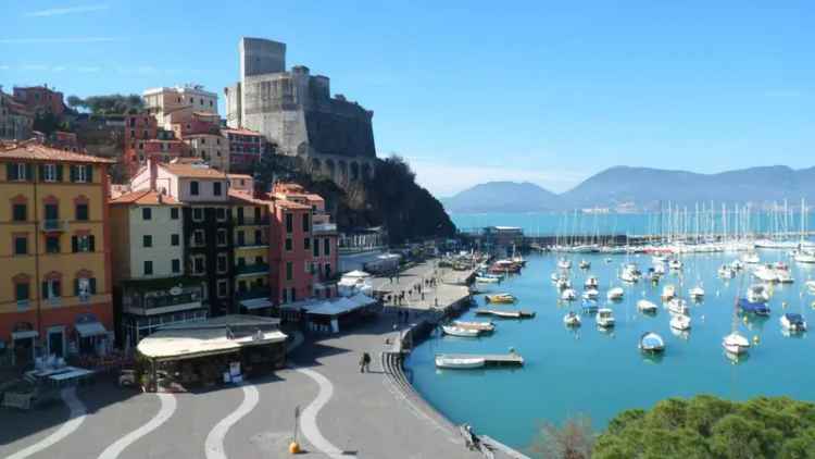 Trilocale piazza Giuseppe Garibaldi, Lerici Paese, Lerici