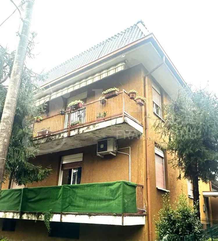 Casa Indipendente in Via Monte Grappa, 1, Inverigo (CO)