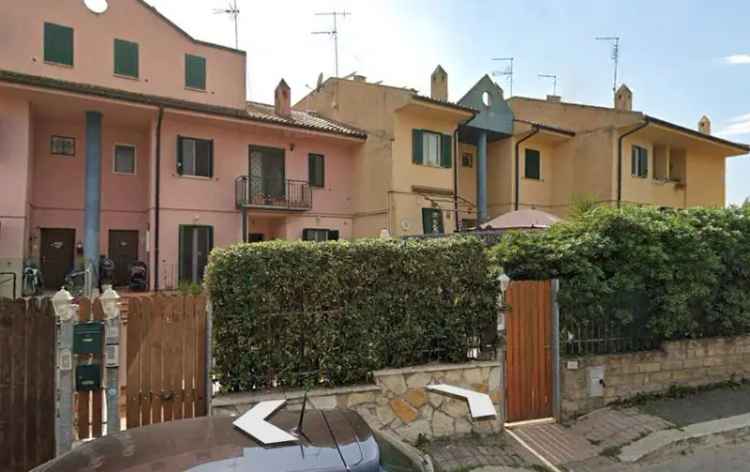 Villa a schiera in Via delle Mimose 60, Guidonia Montecelio, 5 locali