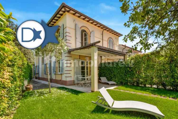 Villa bifamiliare via Versilia 6, Centro, Forte dei Marmi