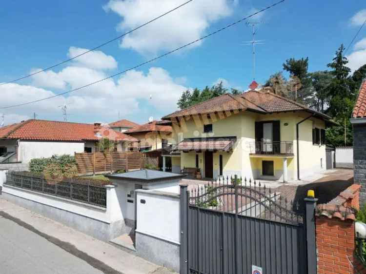 Villa unifamiliare Strada Cattabrega, Corso Genova, Esselunga, Vigevano