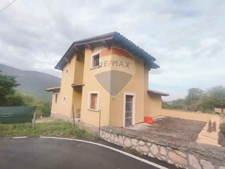 Casa Indipendente in vendita a Fagnano Alto, Corbellino