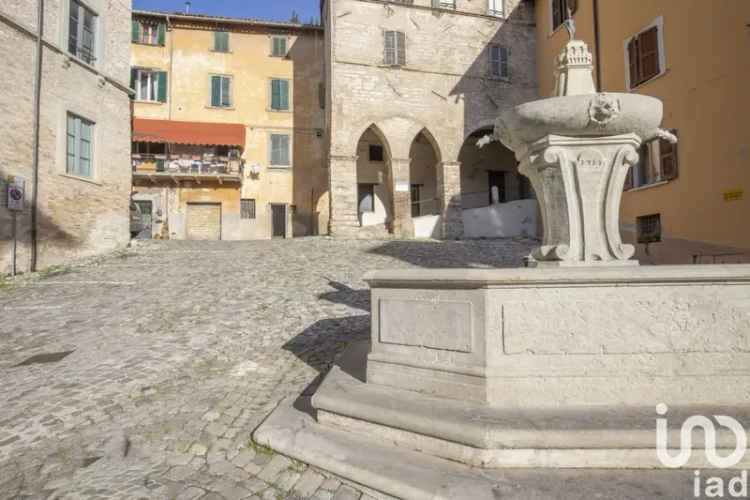 Trilocale piazza Mazzini 6, Centro, Fossombrone