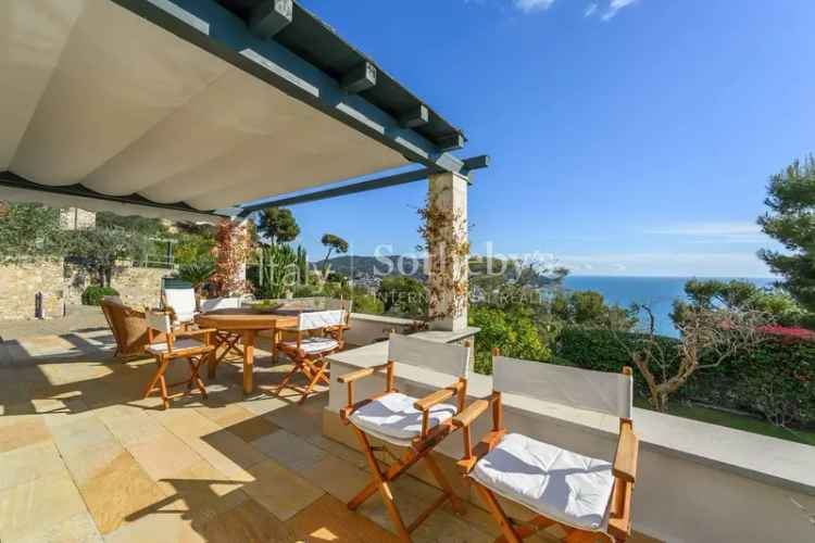 Splendida villa con piscina e vista mare