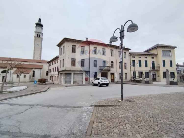 Appartamento in P.zza Crivellaro, Borgo Valbelluna, 10 locali, 1 bagno