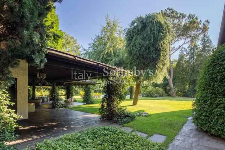 Elegante villa con piscina e giardino sulle sponde del Ticino