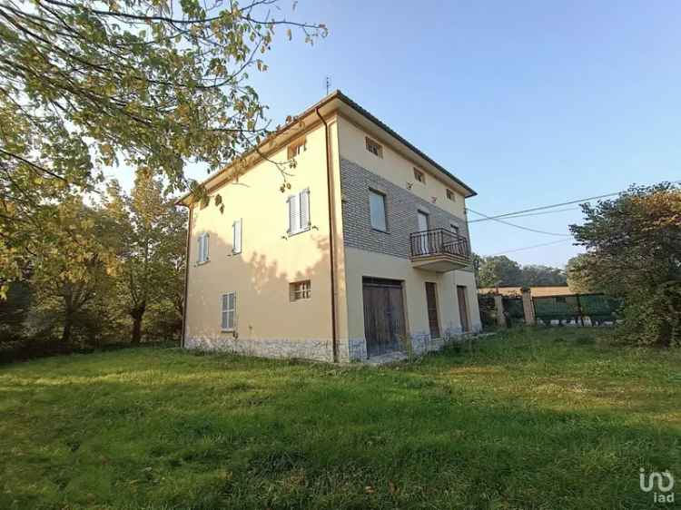 Vendita casa indipendente 9 locali di 300 m² in Treia (62010) - 84658 - iad