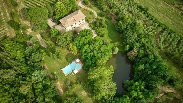 Villa storica con lago privato a Montepulciano