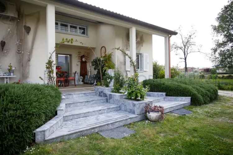 Appartamento in Via bulderini, Carrara, 10 locali, 3 bagni, 200 m²