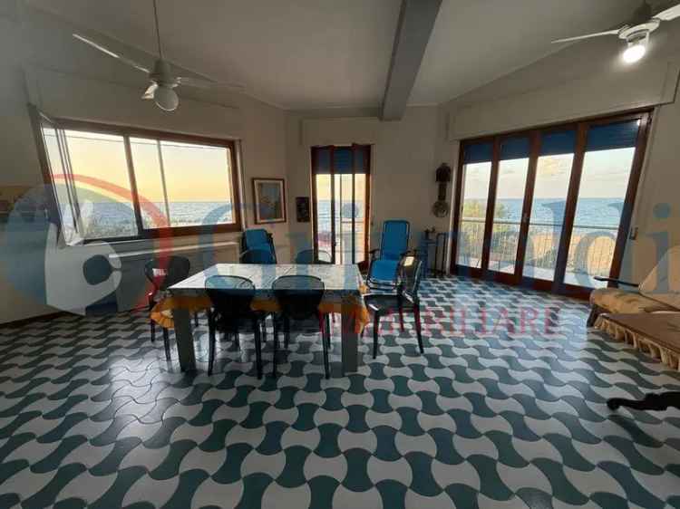 Villa unifamiliare via Lungomare San Saba, 13, Ortoliuzzo - San Saba, Messina