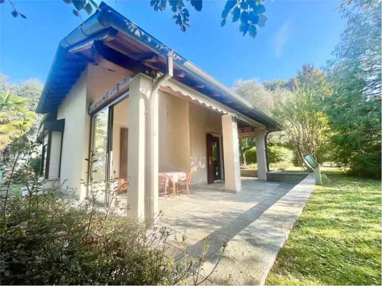 Villa in Via cesare cantù, Barzago, 17 locali, 6 bagni, garage, 550 m²