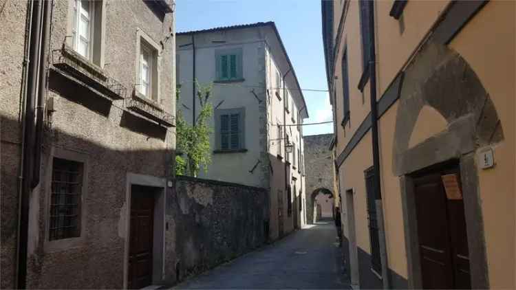 Appartamento in Via Cavour, Castiglione di Garfagnana, 5 locali