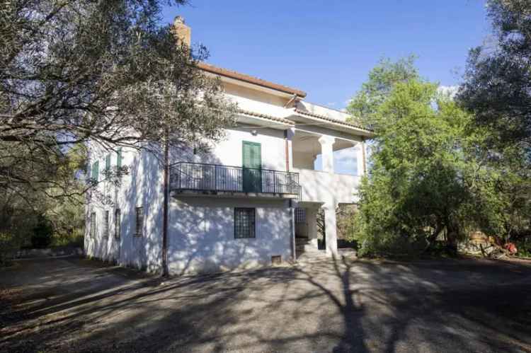 Villa singola in Via Fiume Busento 5a, Catanzaro, 10 locali, 2 bagni