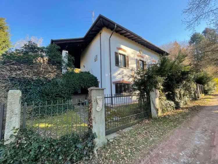 Villa a Taino 4 Locali 3 Bagni Giardino 270mq