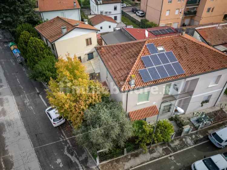 Villa bifamiliare via San Gordini, Centro, Russi