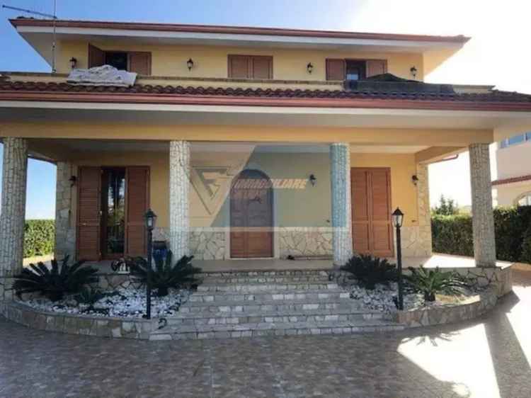 Villa in Viale Edoardo Garrone, Melilli, 5 locali, porta blindata