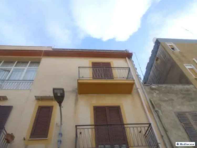 Appartamento in Via Mazzini, Castelvetrano, 9 locali, 2 bagni, 150 m²