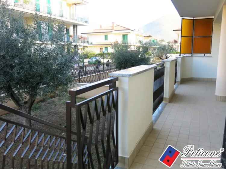 Appartamento in Via Aldo Moro, Fondi, 6 locali, 2 bagni, 80 m²