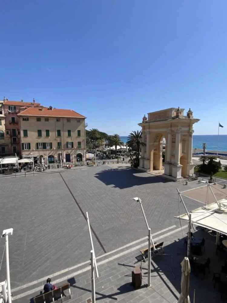 Monolocale piazza Vittorio Emanuele II 5, Centro, Finale Ligure