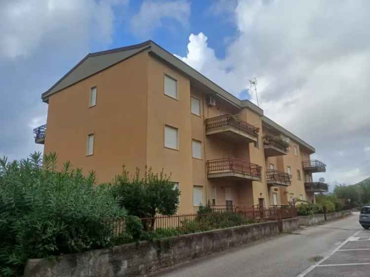 Appartamento in Strada N, San Lucido, 1 bagno, posto auto, 65 m²