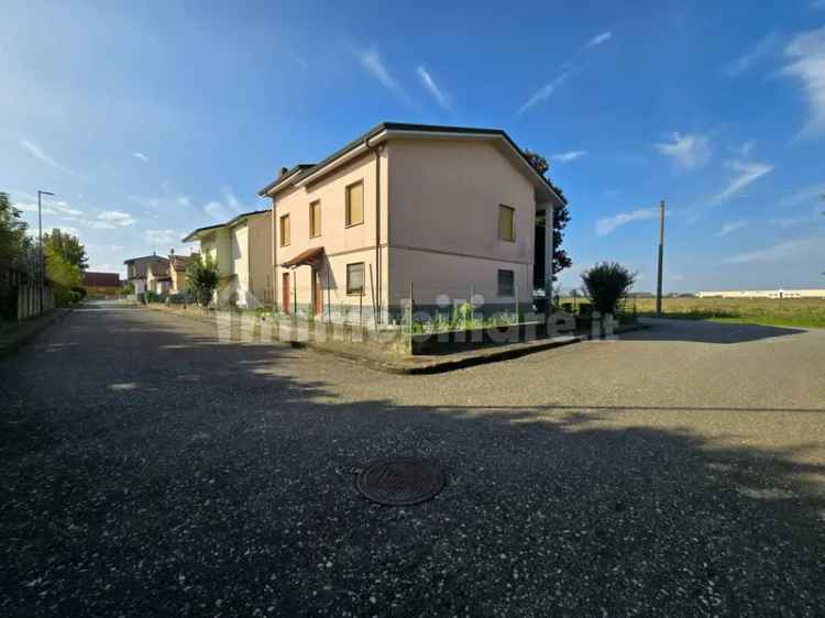 Villa unifamiliare Strada del Voltone Decca di Roncaglia, Roncaglia - Borghetto, Piacenza