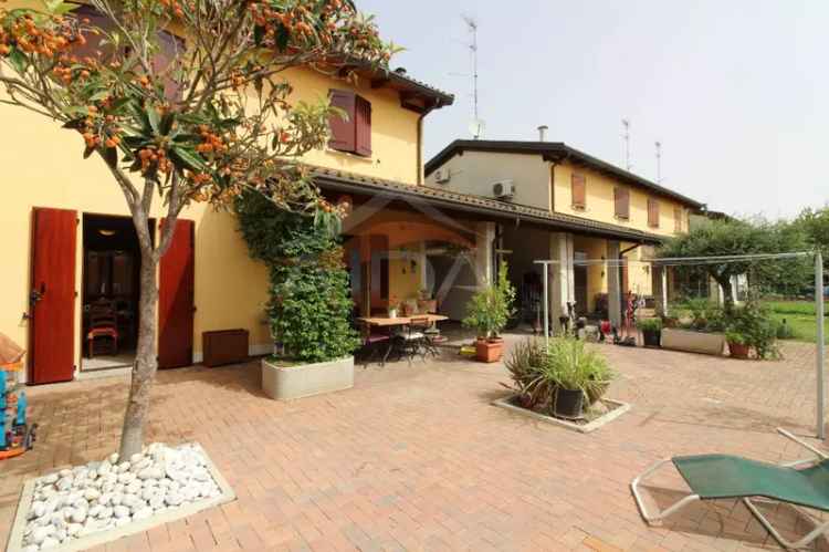 Villa a schiera in Via Giordano Bruno, Molinella, 4 locali, 2 bagni