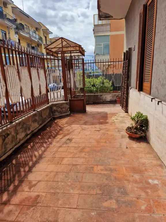 Villa in Via Papa Giovanni XXIII, Napoli, 12 locali, 3 bagni, 400 m²