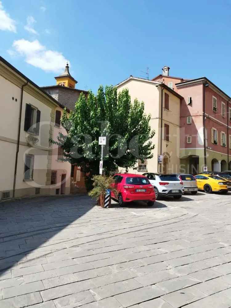 Casa Indipendente in Piazza Marconi , Brisighella (RA)