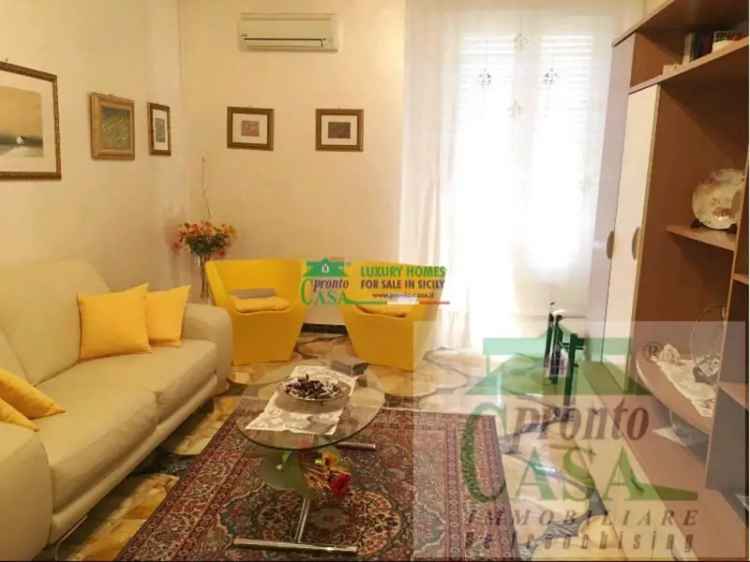 Appartamento in VIA MAMELI, Comiso, 7 locali, 2 bagni, 100 m²