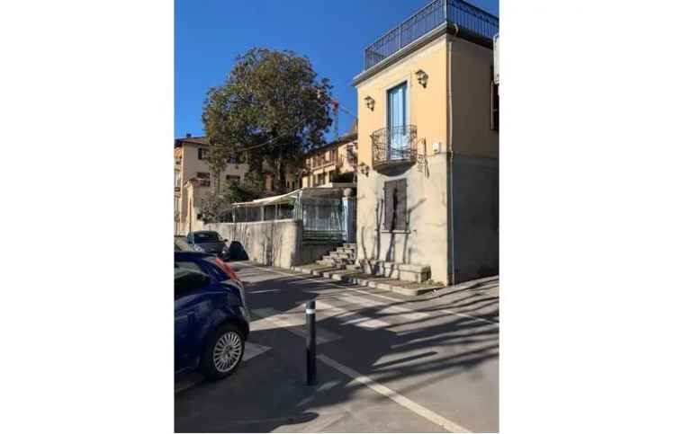 Casa indipendente in vendita a Sesto Calende