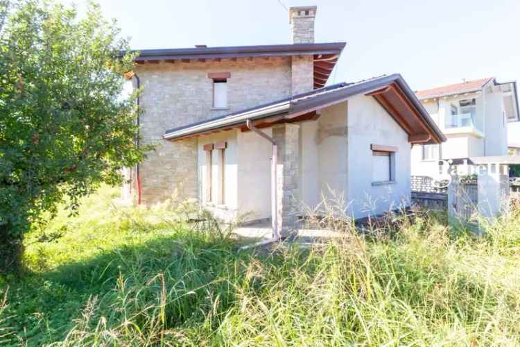 Villa singola in Via Grigna, Verderio, 4 locali, 3 bagni, con box