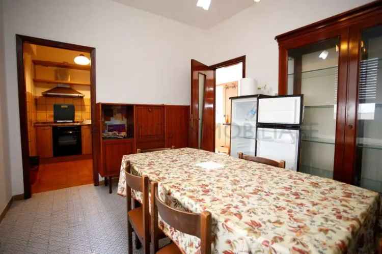 Appartamento in Via bozzone, Montignoso, 7 locali, 1 bagno, 200 m²