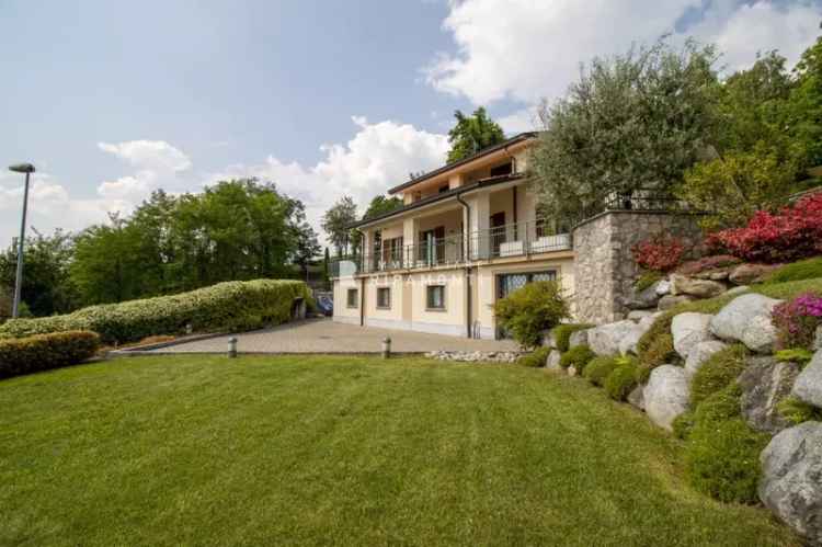 Villa in Via Milano, Ello, 5 locali, 3 bagni, posto auto, 390 m²