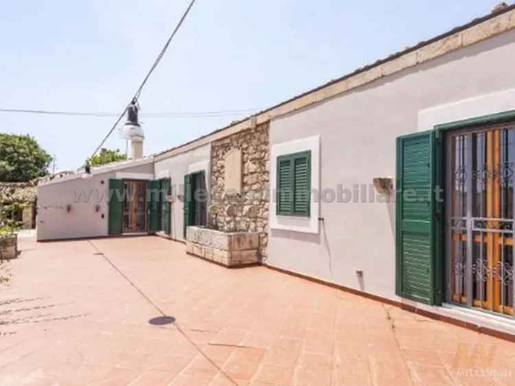 Villa singola in Sp.13, Ragusa, 5 locali, 2 bagni, giardino privato