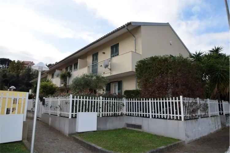 Villa a schiera in Via Coreallo, Spotorno, 5 locali, 2 bagni, 150 m²