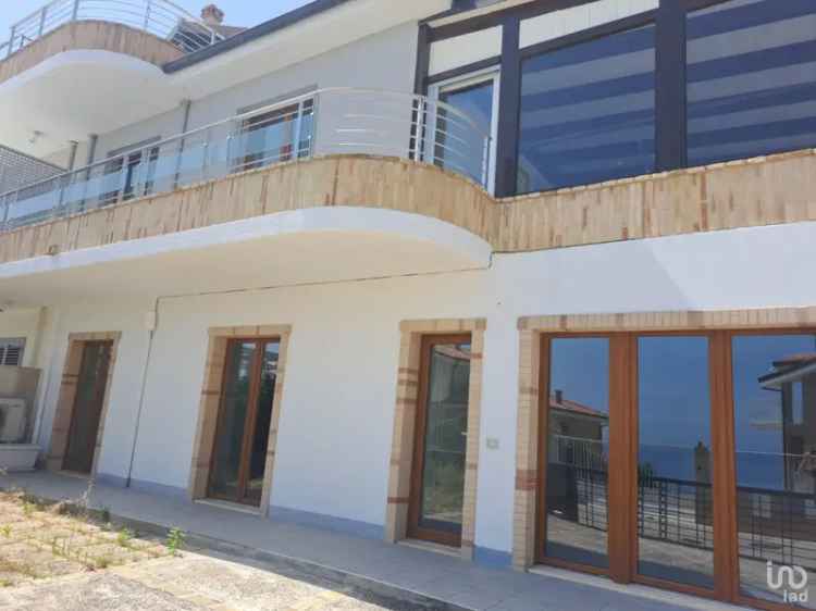 Vendita casa 8 locali di 220 m² in Vasto (66054) - 103027 - iad