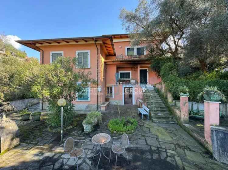 Villa in Via Porta Quaranta 5, Massa, 13 locali, 1 bagno, posto auto