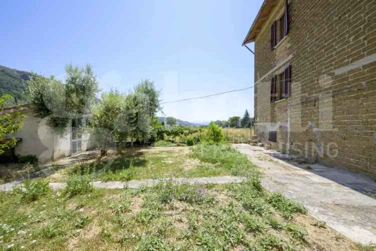 Casa Indipendente in Via Di Porta Romana, 233, Gubbio (PG)