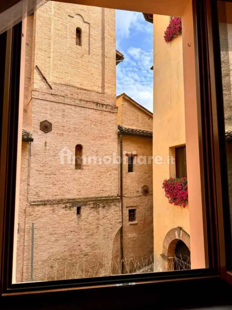 Quadrilocale piazza del Popolo, Centro, San Severino Marche