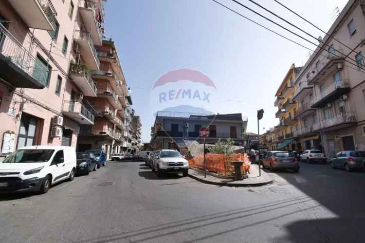 Appartamento in Via bellini, Acireale, 5 locali, 1 bagno, con box