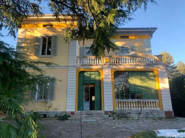 Villa in VIA CADORNA 6, Erba, 15 locali, 4 bagni, giardino privato